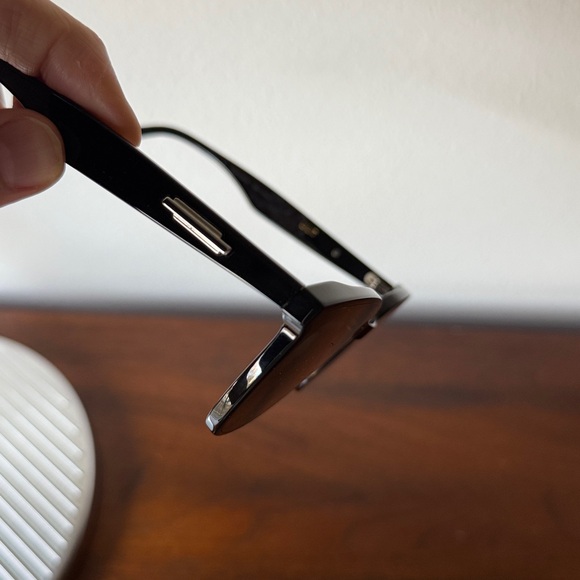 GENTLE MONSTER Black Sunglasses - Picture 7 of 7